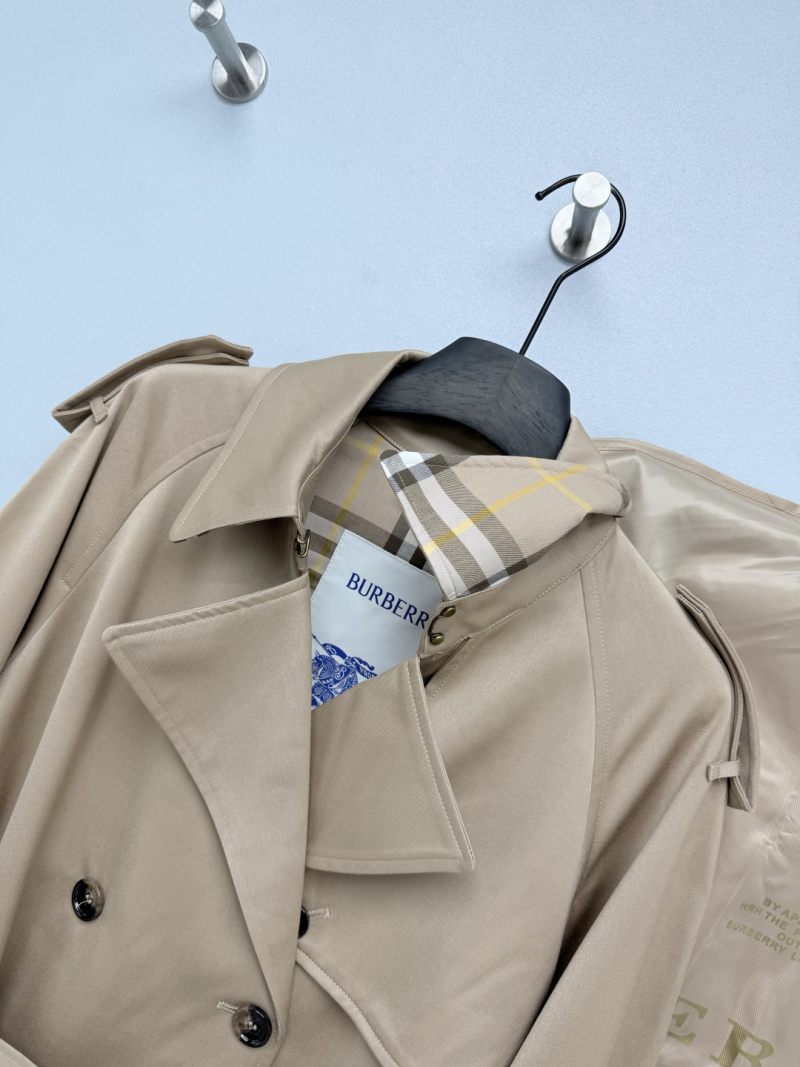 Короткое пальто Burberry с поясом