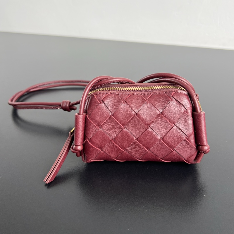 Мини-сумка Bottega Veneta плетеная из кожи