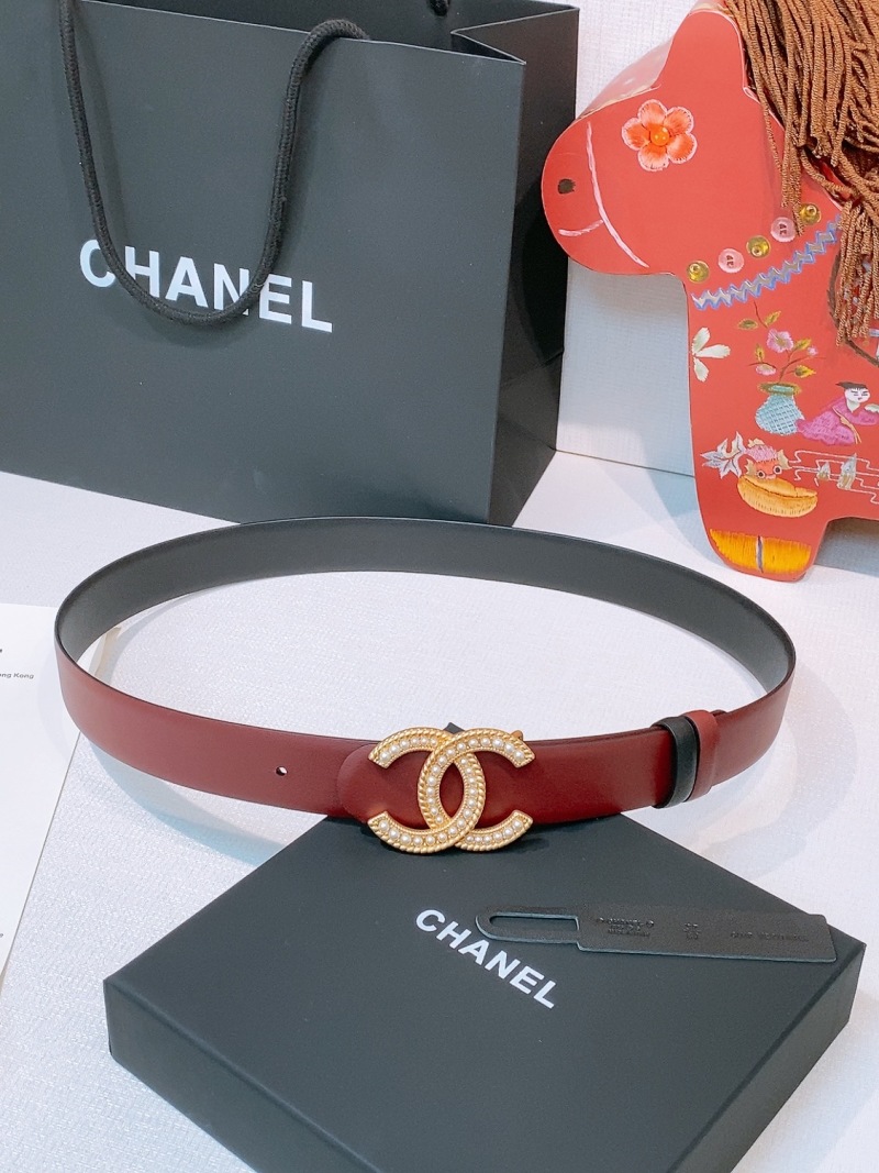 Ремень кожаный двусторонний с декоративной пряжкой Chanel