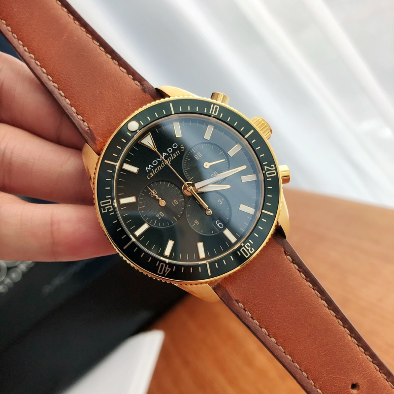 Часы Movado