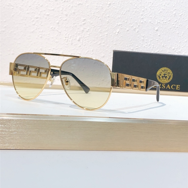 Солнцезащитные очки Versace с золотой оправой