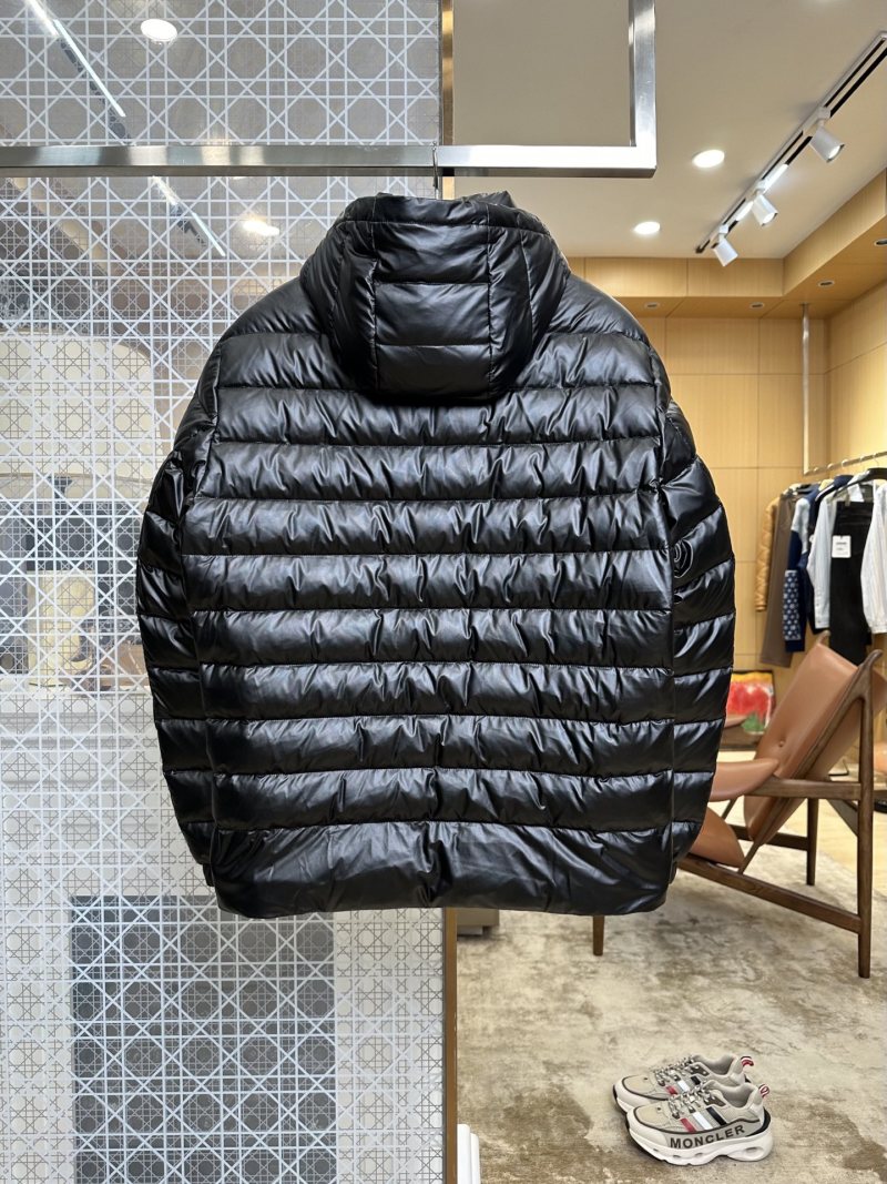 Пуховик Prada
