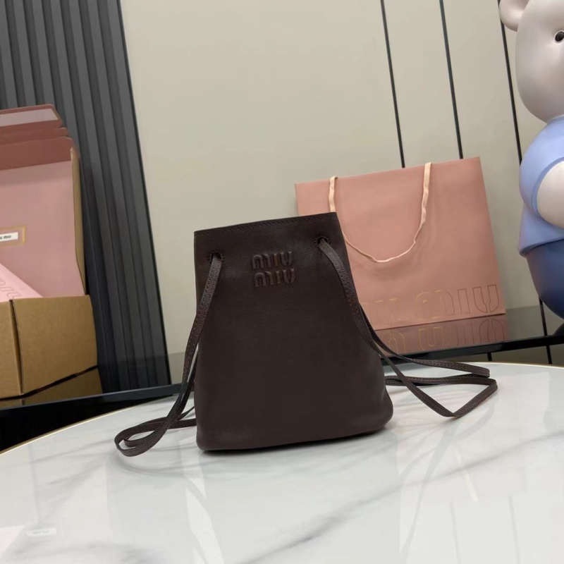 Сумка-мешок Miu Miu коричневая
