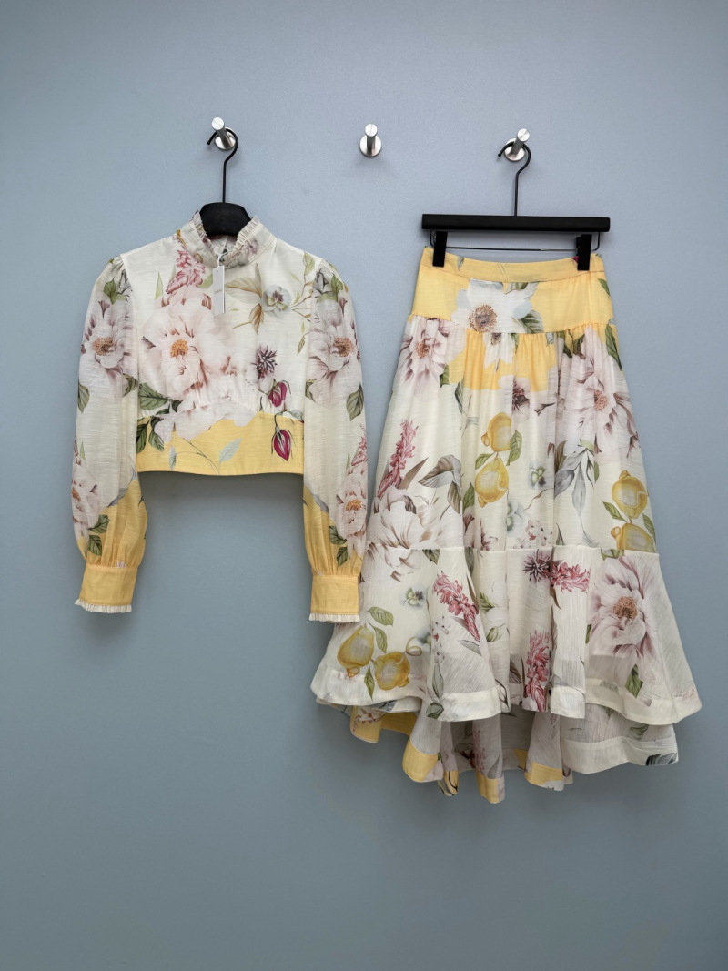 Цветочный костюм Zimmermann с лимонной вышивкой