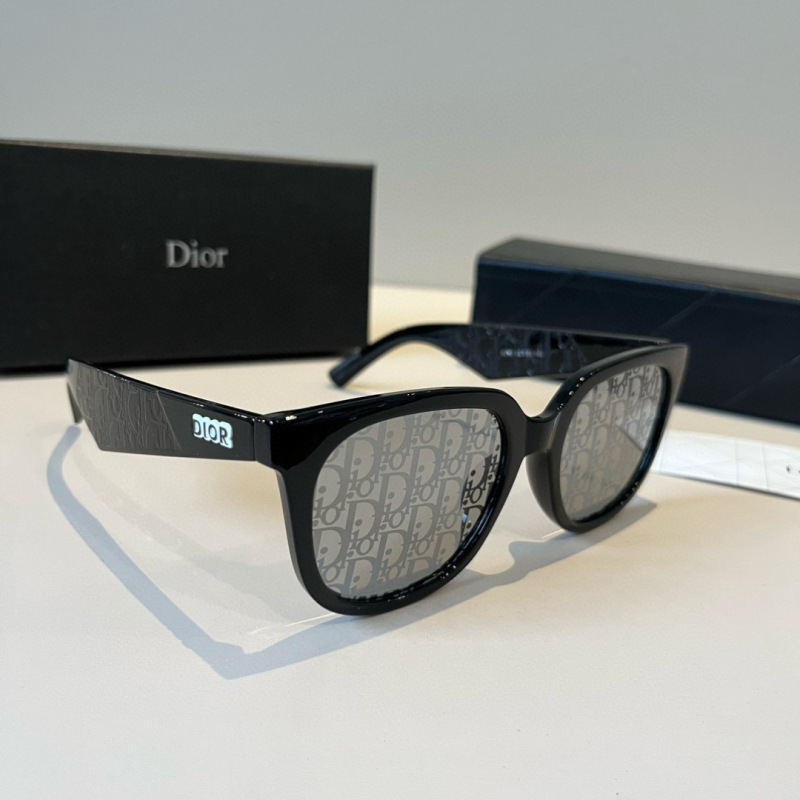 Солнцезащитные очки Dior