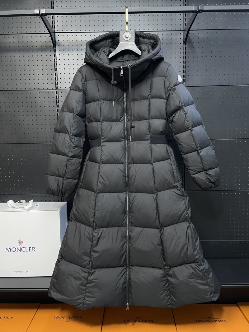 Пуховик Moncler
