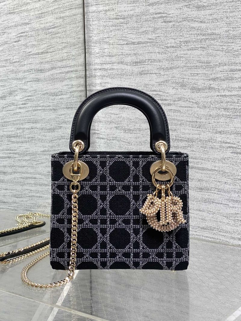 Сумка Dior Lady Dior с брелоком