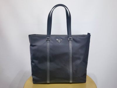 Мужская сумка Prada Totte из переработанного нейлона