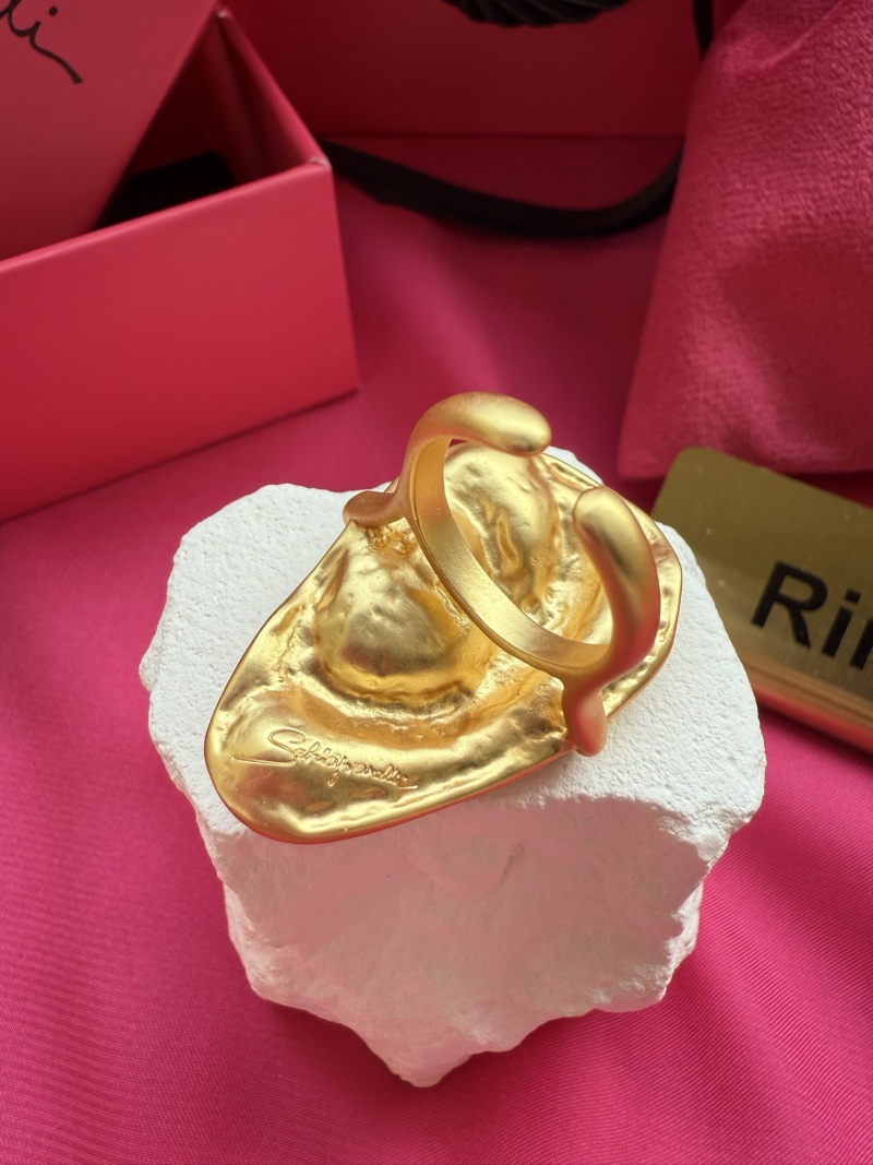 Золотистое кольцо в форме уха с жемчугом Schiaparelli
