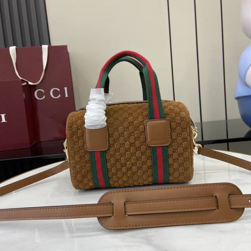Сумка Gucci с монограммой и ремешком