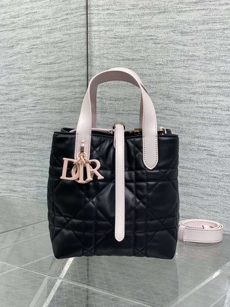 Сумка Dior с логотипом и квилтингом