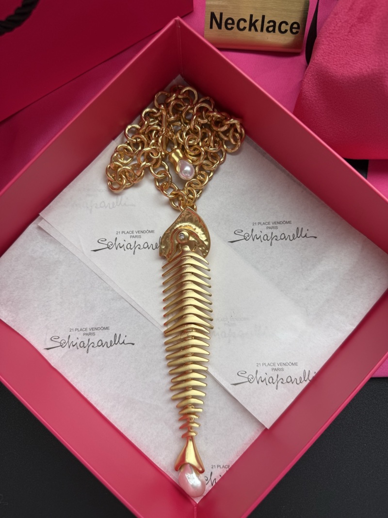 Нарядное колье с перламутровой подвеской Schiaparelli