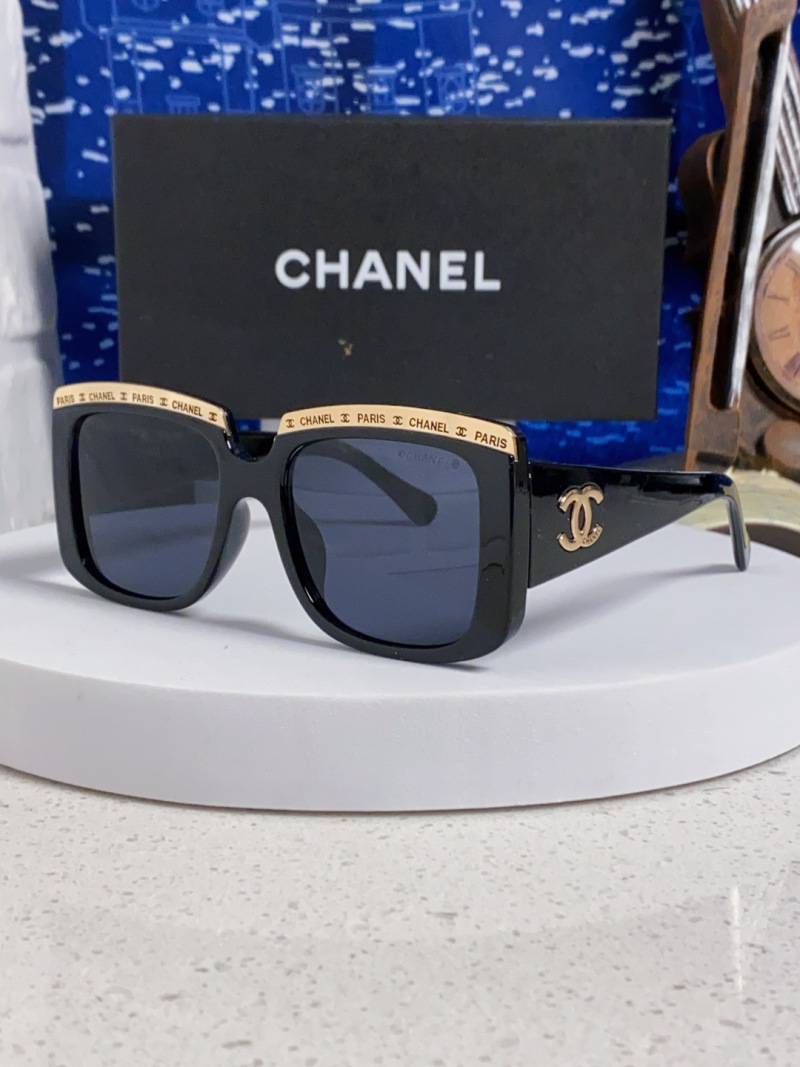 Солнцезащитные очки Chanel черные квадратные женские