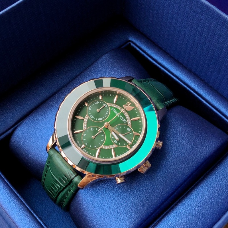 Часы Swarovski
