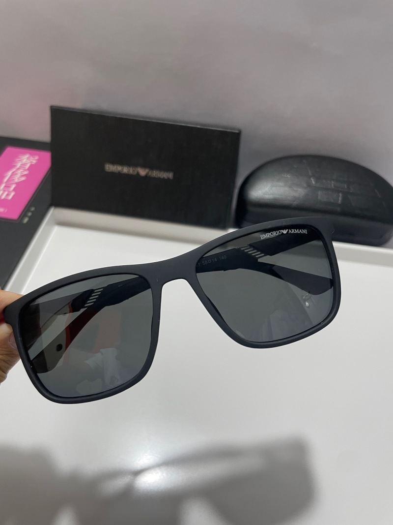 Солнцезащитные очки Emporio Armani