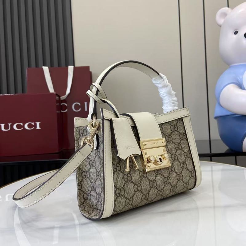 Сумка Gucci с замком и ручкой