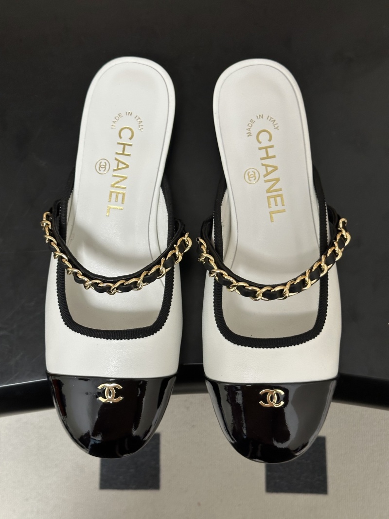 Женские мюли Chanel двухцветные черно-белые с цепью