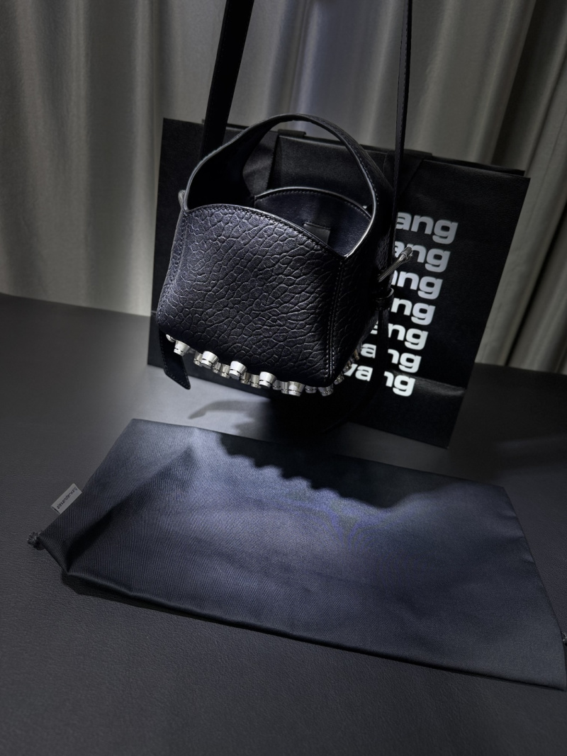 Сумка Alexander Wang ведерко с заклепками