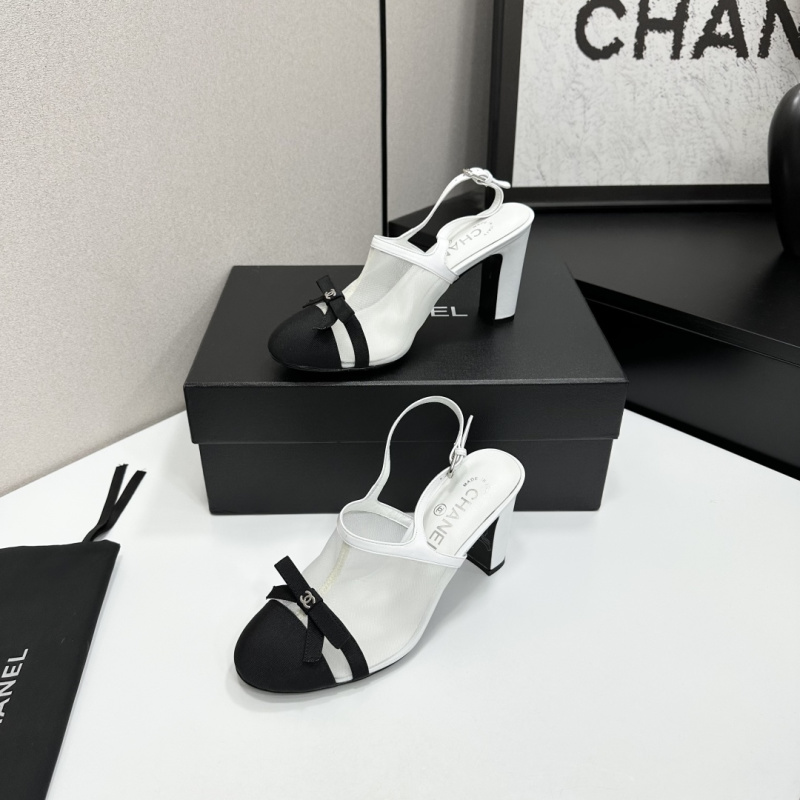 Женские туфли с высоким каблуком и декором Chanel