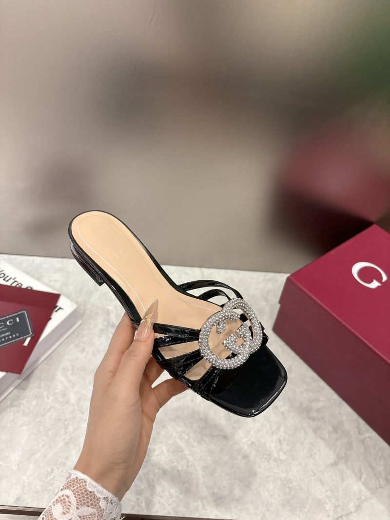 Черные женские сабо с декором в виде эмблемы Gucci