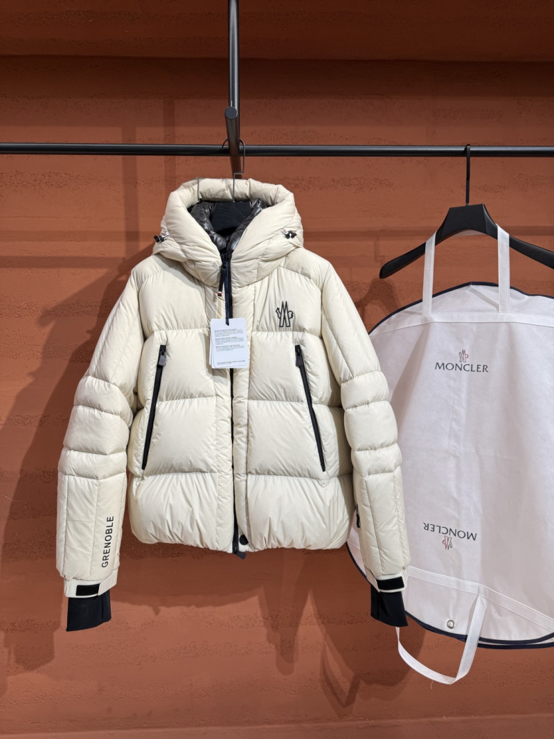 Пуховик Moncler