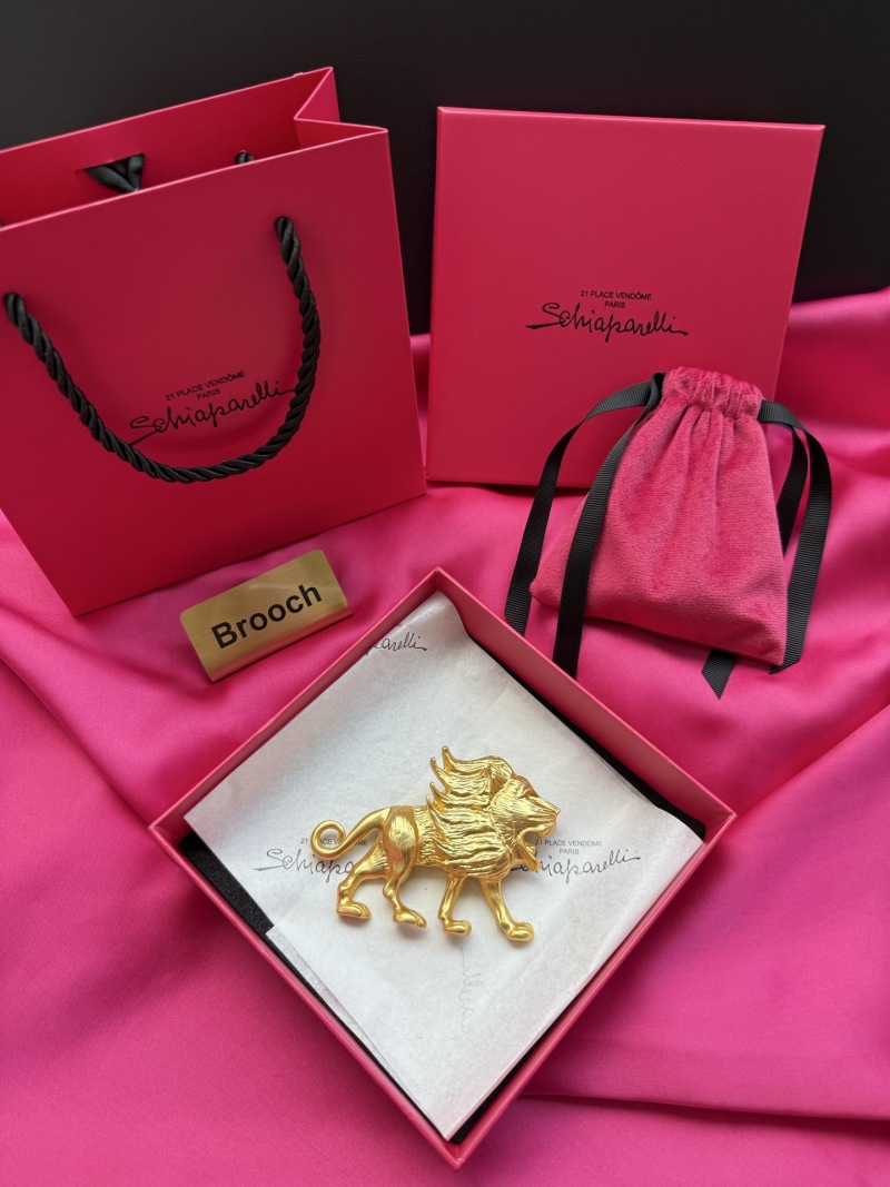 Брошь в виде льва Schiaparelli