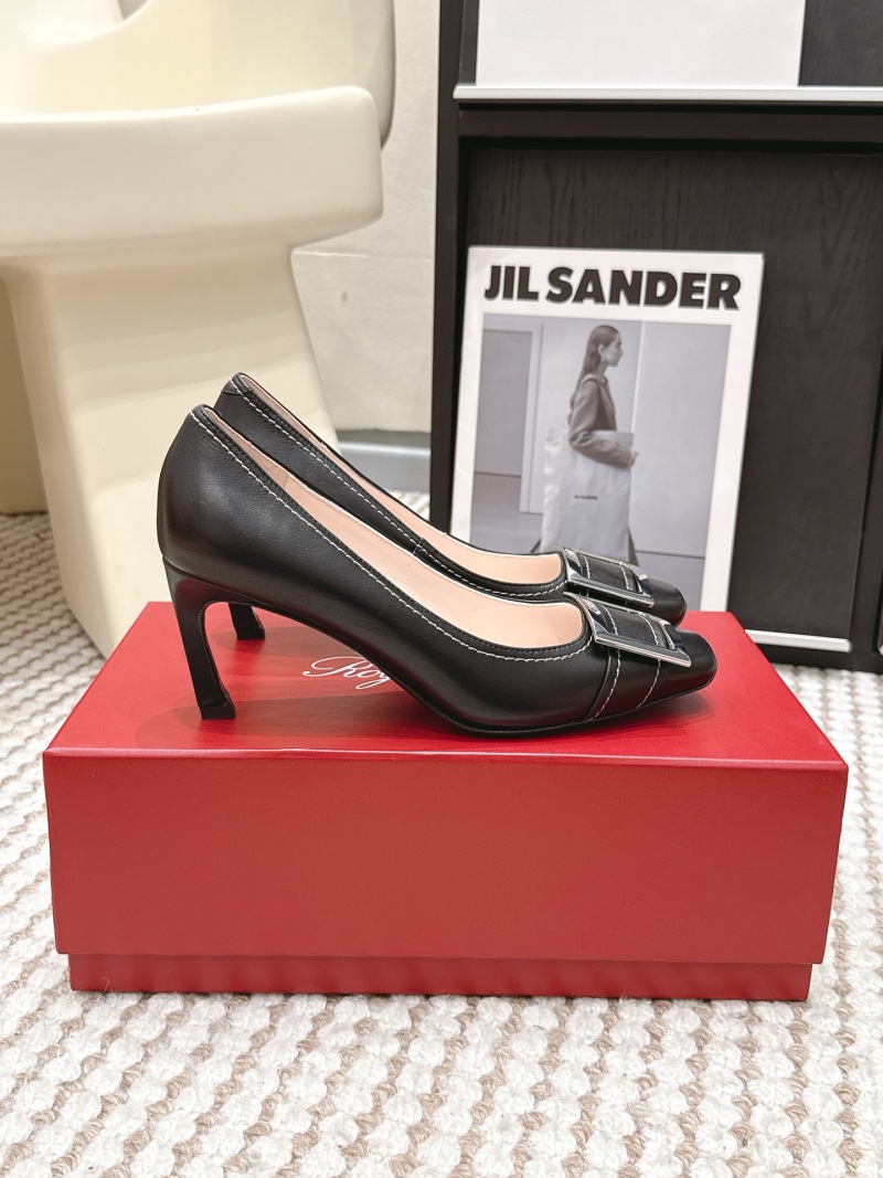 Женские туфли на плоском ходу с квадратным декоративным элементом Roger Vivier