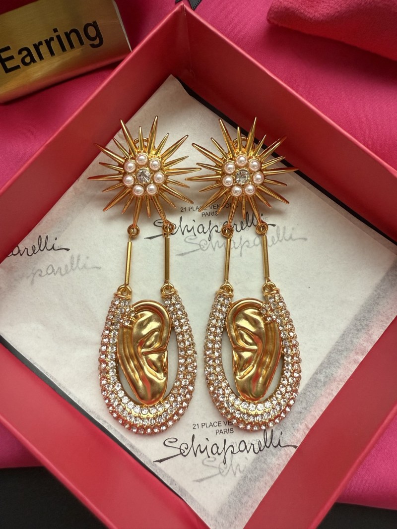 Серьги Schiaparelli в форме уха с кристаллами