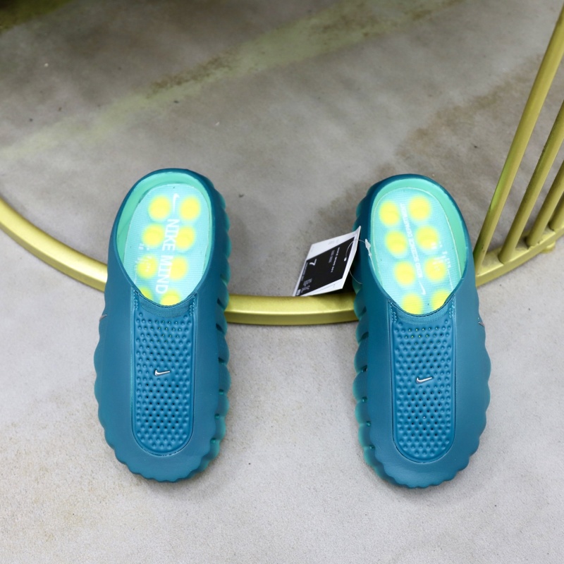 Домашние шлепанцы Nike Mind 001