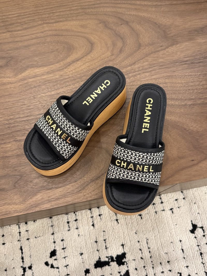 Женские шлёпки CHANEL на платформе