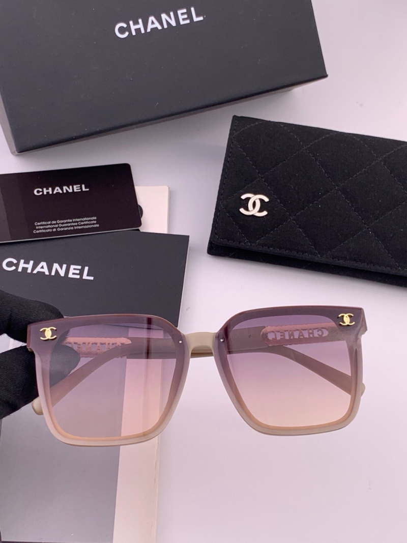 Солнцезащитные очки Chanel