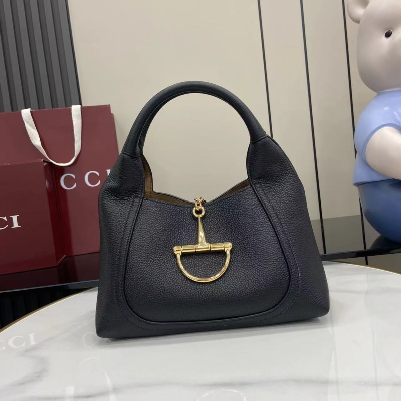 Сумка Gucci с золотой фурнитурой