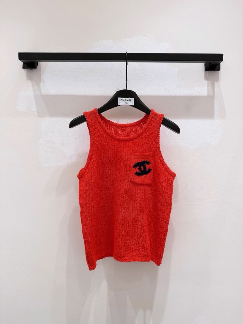 Красный свитер с логотипом Chanel