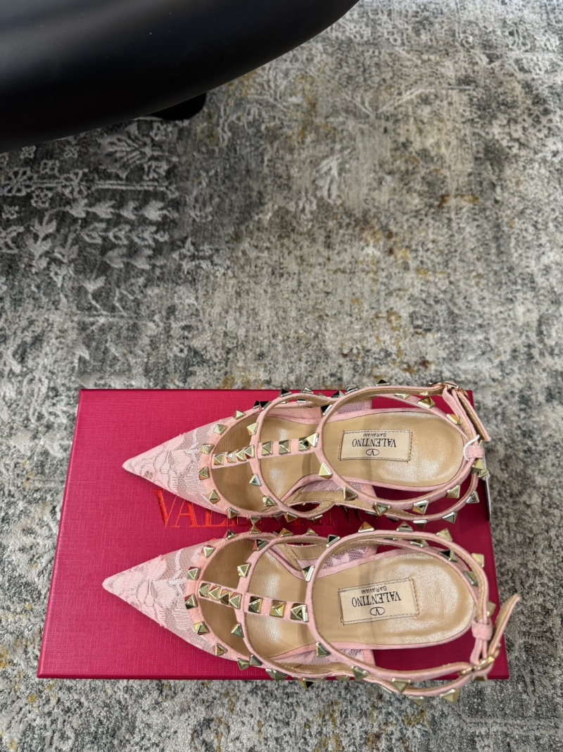 Женские туфли Valentino розовые с заклепками на каблуке Valentino Garavani