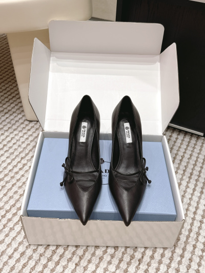 Женские туфли Prada с бантом на ремешке, черный
