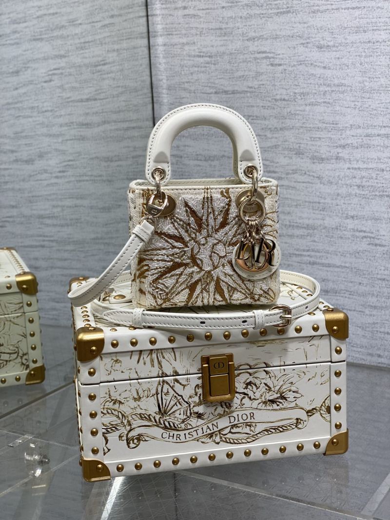 Сумка Dior Lady Dior мини белая с золотом