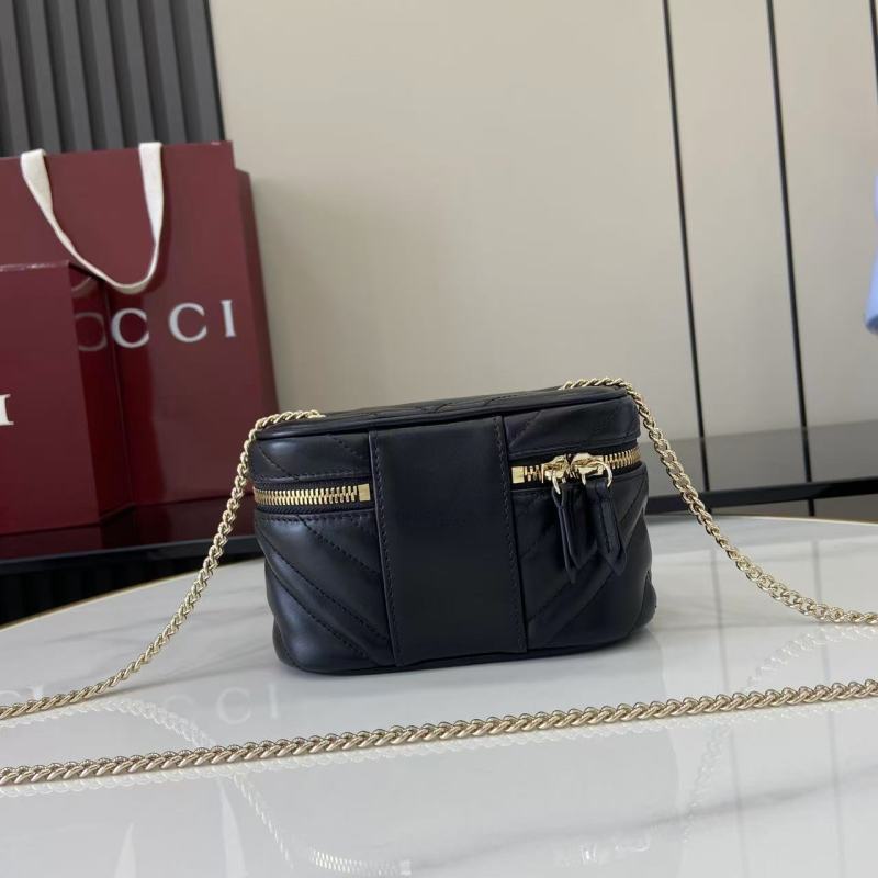 Черная сумка Gucci с цепочкой