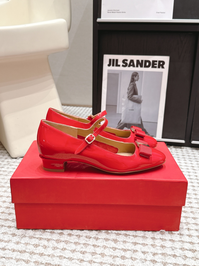 Женские красные лаковые туфли с ремешком и бантом Ferragamo