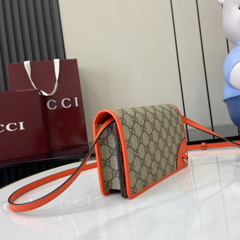 Сумка-клатч Gucci с монограммой и ремнем