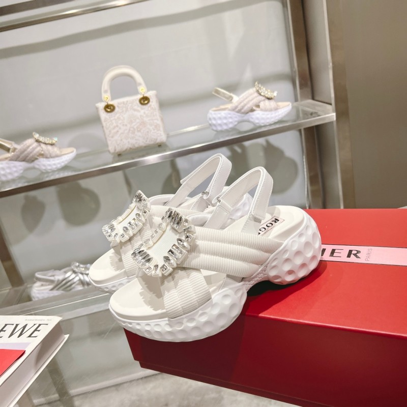 Женские босоножки с кристаллами и текстильным верхом Roger Vivier