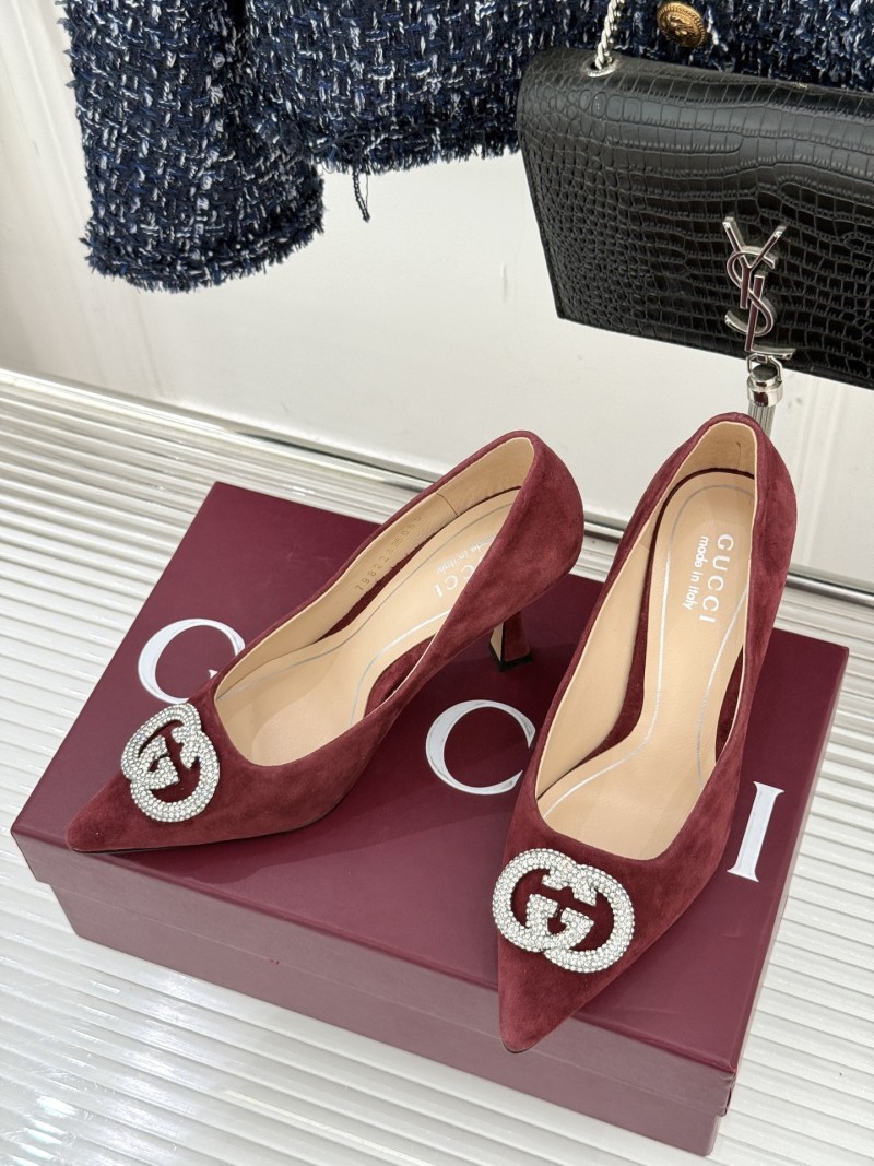 Женские замшевые туфли с декором Gucci