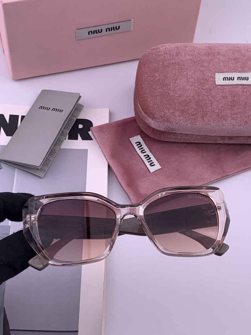Солнечные очки Miu Miu женские розовые градиентные