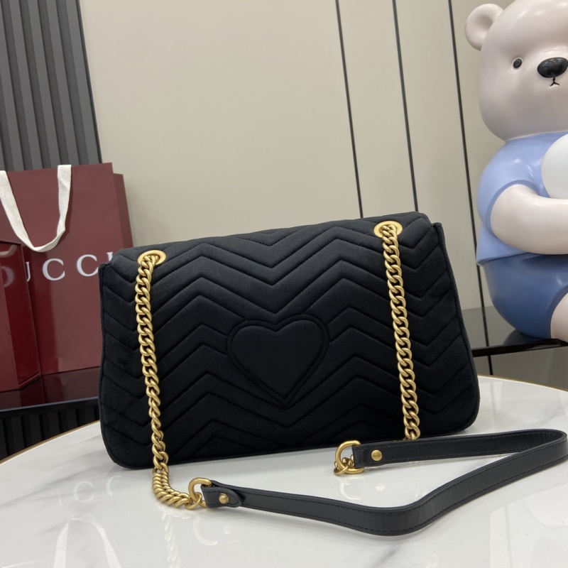 Черная сумка Gucci с золотой фурнитурой