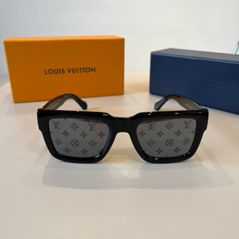 Солнечные очки Louis Vuitton