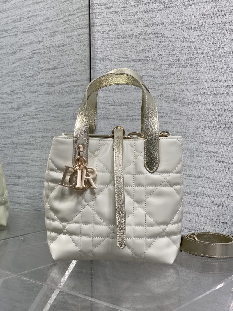 Сумка Dior с крестообразной строчкой