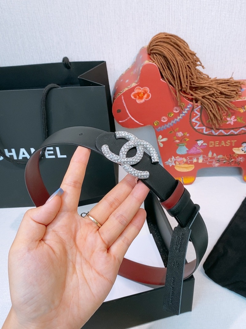 Женский ремень с отделкой Chanel