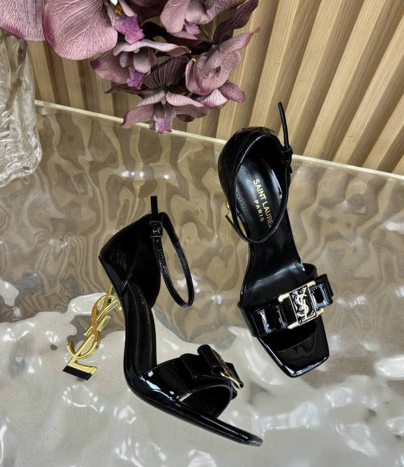 Черные лакированные туфли на каблуке с заклепкой и логотипом Saint Laurent