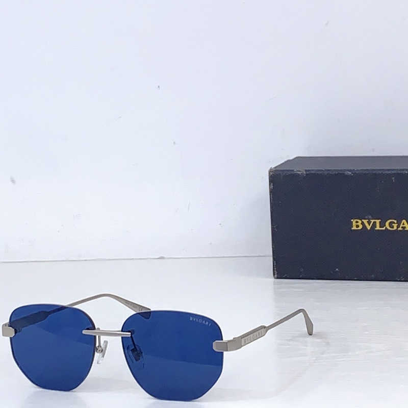 Солнцезащитные очки Bvlgari модель BV50049U размер 55