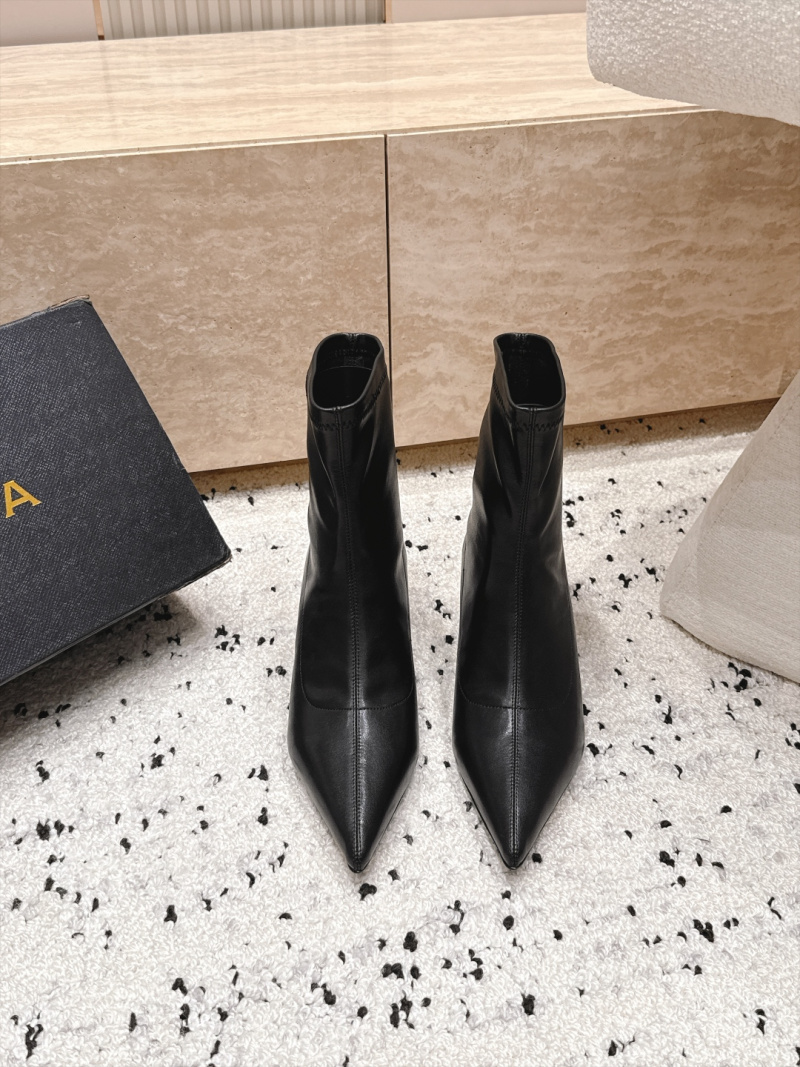 Женские ботильоны Alaia с острым носком черного цвета Alaïa