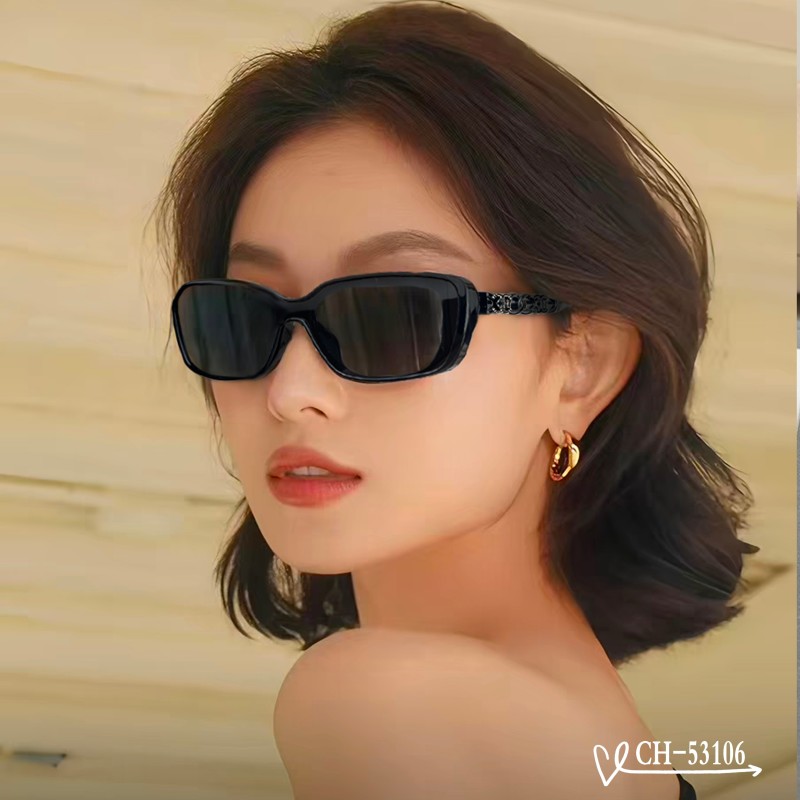 Солнцезащитные очки CHANEL, модель 53106